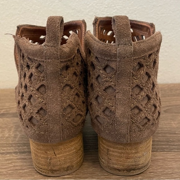 Jeffrey Campbell Taggart Tan Suede Caged Cutout Ankle Boots Booties, Size 8.5 - Picture 6 of 9